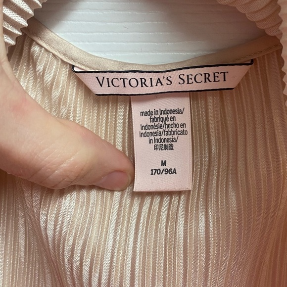 Victoria’s Secret Pleated Metallic/Shimmer Rose Gold Crop Top Size Medium - Picture 2 of 4